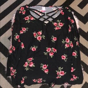 long sleeve black and flower top 🖤🌹